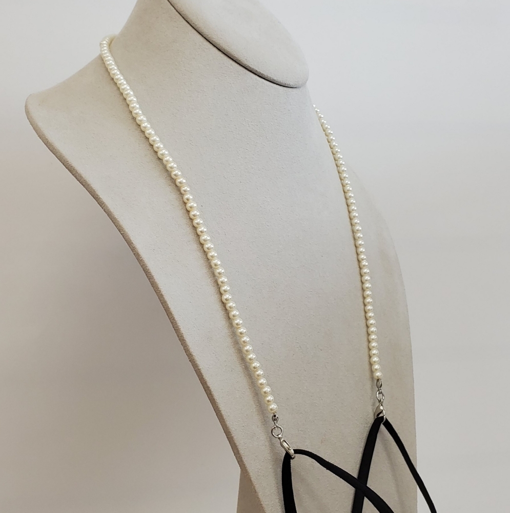Mask strap w/pearl chain